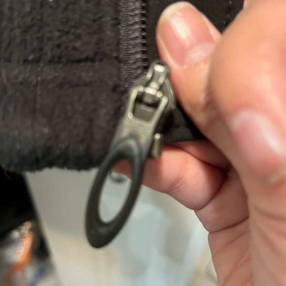 #32- Men’s Oakley Jacket - Picture 8 of 10